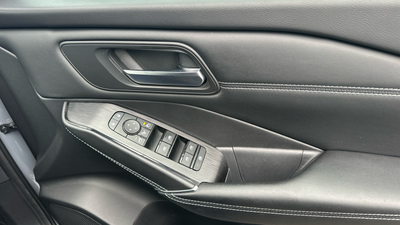 Nissan Qashqai 1.3 DiG-T MH N-Connecta 5dr Petrol Hatchback